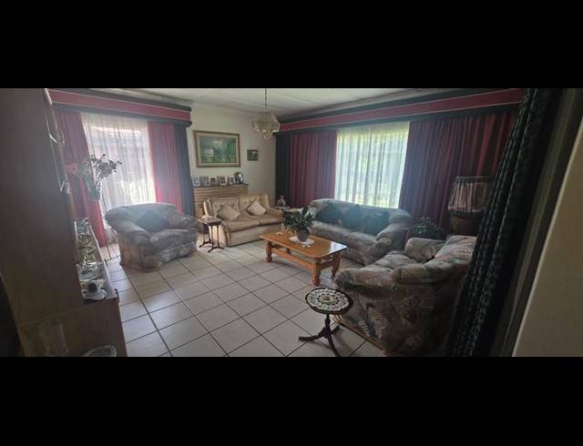 3 BEDROOM HOUSE FOR SALE IN ROTHDENE